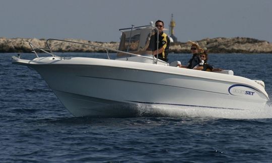 Everset Center Console Adventure pour 5 personnes à Sukosan