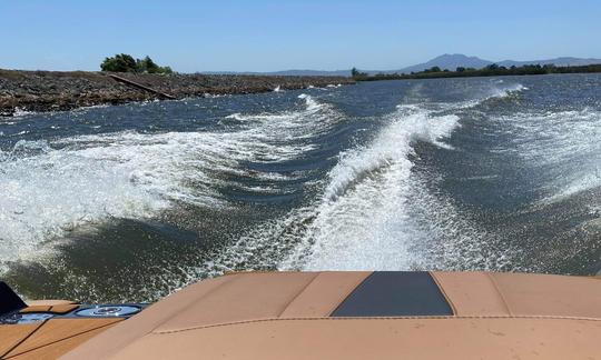 The Delta - Wakeboard, surfe, tubing e cruzeiro - Malibu 23 LSV