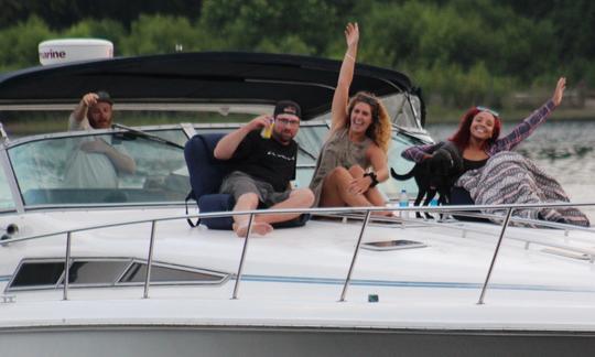 Yacht à moteur Sea Ray de 44 pieds avec capitaine licencié de l'USCG à Lyme, Connecticut