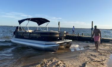 Boats at Lake Conroe | 23ft Crest Pontoon fits up to 10 people