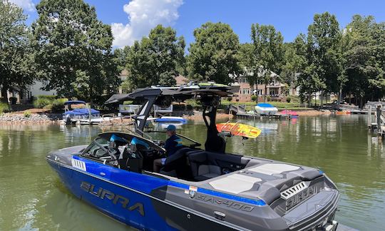 ¡Barco deportivo de lujo Supra 400SA 2018 para surfear, hacer wakeboard, hacer rodilleras o relajarse!