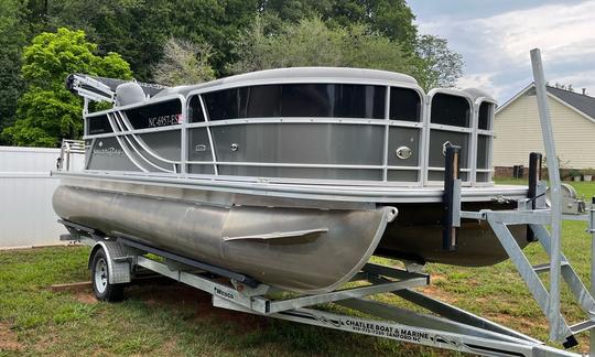 Southbay Saltwater Edition 220CR Pontoon for rent around and throughout NC