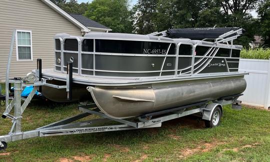 Southbay Saltwater Edition 220CR Pontoon for rent around and throughout NC