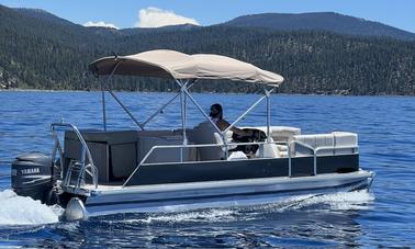 Explore el lago Tahoe en nuestro lujoso pontón Godfrey Sweet Water