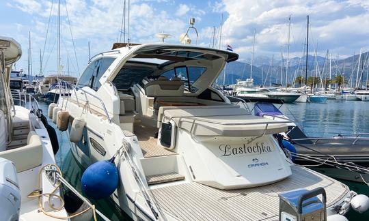 Location d'un nouveau Super Motoryacht Cranchi M44 à Tivat, Municipalité de Tivat