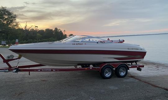 Barco Bowrider espaçoso de 22 pés da Glastron para a área de Clear Lake/Kemah!