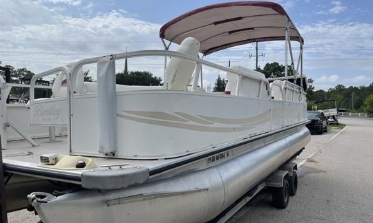 Bentley Pontoon de 24 pés com almofada de lírio, tubos e uma prancha de mergulho!