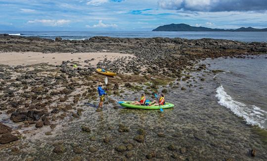 Explore los arrecifes y la zona de playa de Tamarindo, Costa Rica, en un recorrido en kayak