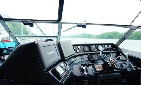 Yacht à moteur Sea Ray de 44 pieds avec capitaine licencié de l'USCG à Lyme, Connecticut