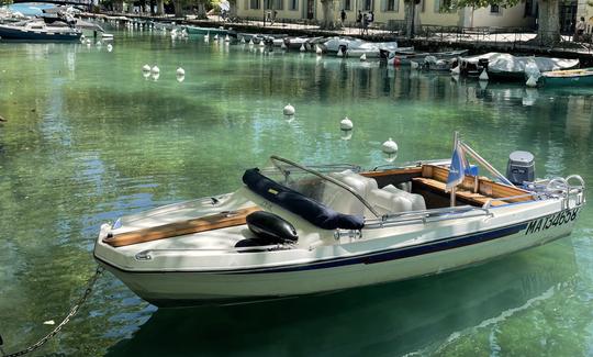 Location de bateaux anciens à Annecy