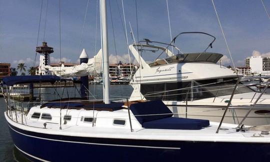 Location de voile Ericson Puerto Vallarta de 35 pieds pouvant accueillir jusqu'à 8 personnes