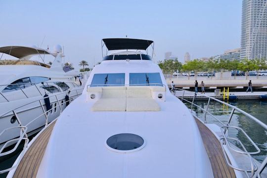 72 pieds | 32 personnes | Yacht de location spacieux et luxueux 