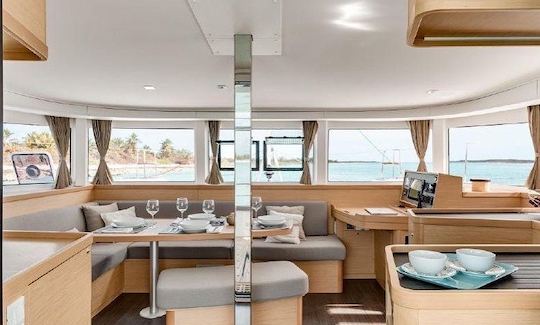 Lagoon 42' 2019 pour une excursion d'île en bateau à Playa de Carmen.