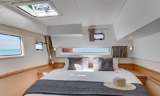 Lagoon 42’ 2019 for sleep-aboard island hop in Puerto Aventuras.