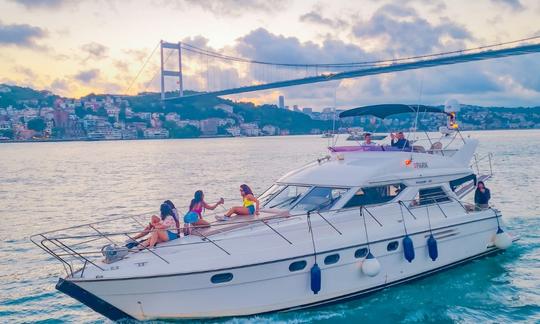 Iate de luxo privado em Istambul, Turquia