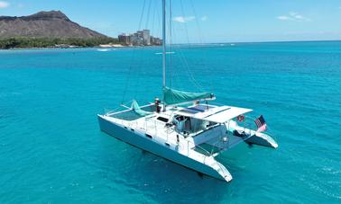 Alquiler de vela en un catamarán de vela hecho a medida de 48 pies en Honolulu, Hawái