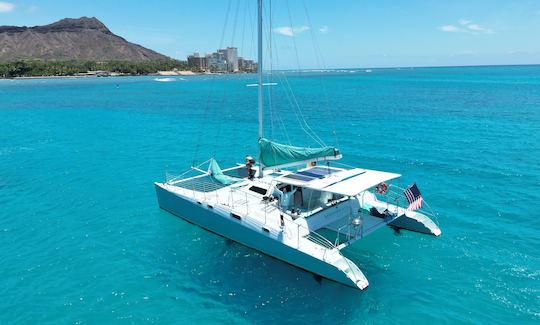 Location de voile sur un catamaran à voile sur mesure de 48 pieds à Honolulu, Hawaï