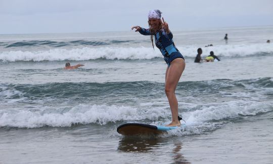 ¡Aprende del campeón de surf! ¡Reserva una lección de surf ahora!