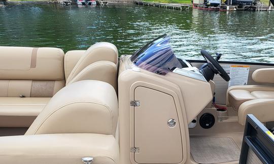 NICE!!!! Tritoon with plenty of power ! Rent 23ft Aqua Patio Pontoon in Texas