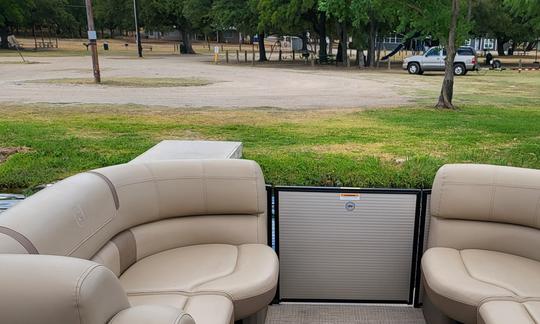 NICE!!!! Tritoon with plenty of power ! Rent 23ft Aqua Patio Pontoon in Texas