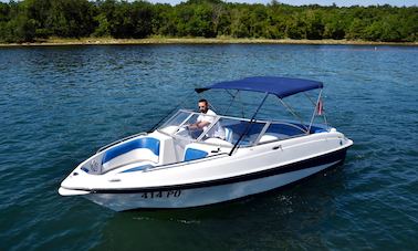 Bowrider FourWinns 220CV à louer en Croatie