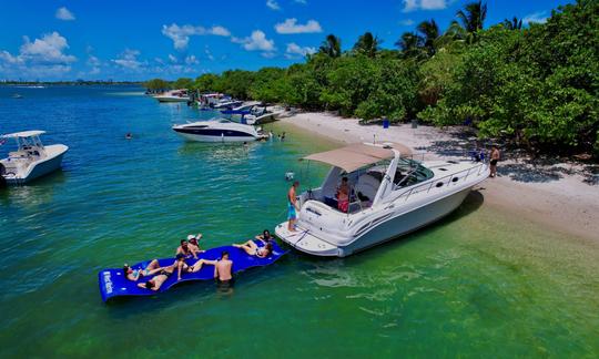 Private Yacht Tour in Miami/ Swim in a beautifull sandbar (12 ppl)