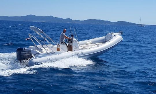 Sacs 680 it
200 hp Yamaha
12 persons
7 meters
300€ day