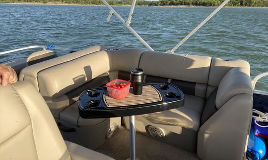 Ponton de fête et de pêche SunTracker de 24 pieds sur le lac Joe Pool, au Texas