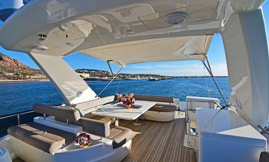 2013 Luxury Ferretti 72’ Yacht VIP Service. Balandra and Espíritu Santo Island!