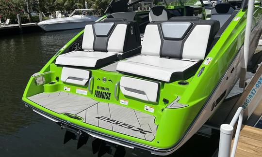 Beautiful 2022 Yamaha 255XD Powerboat for rent in Fort Lauderdale, Florida