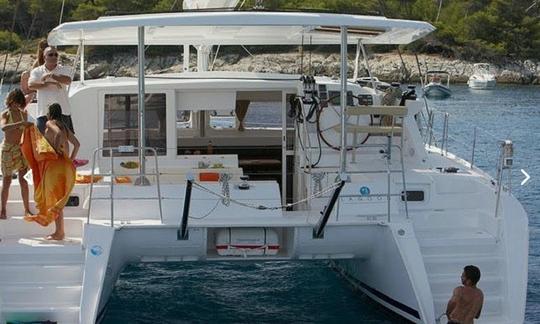 Aluguel de catamarã de luxo na lagoa de 45 pés em Lisboa, Portugal