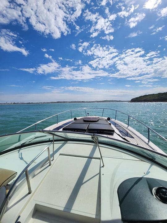 Location de yacht à moteur Searay de 37 pieds à Búzios, Rio de Janeiro, Brésil