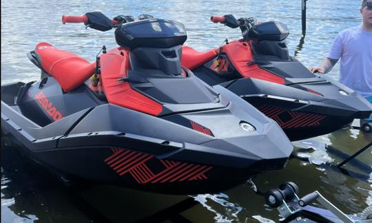 Par de Sea Doo Spark Trixx Jetski 3up 2022 para alugar em Canyon Lake, Arizona