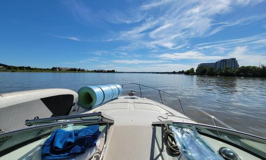 Hermoso Regal Cruiser de 35 pies con almohadilla de natación