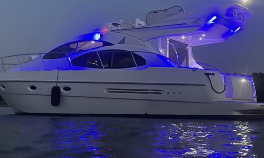 Yacht Azimut Flybridge personnalisé, piscine Lake Joe de 44 pieds