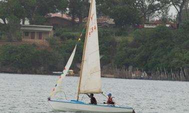 Alquile un bote de vela Wayfarer en Mombasa, Kenia