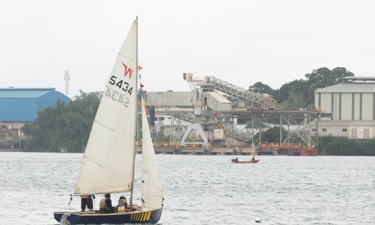 Alquile un bote de vela Wayfarer en Mombasa, Kenia