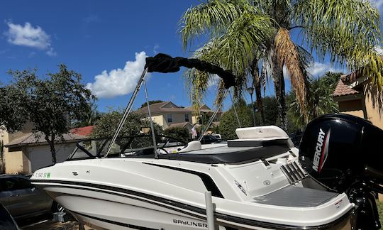 Beautiful and Spacious 21ft Bayliner Bowrider for Rent in Cape Coral, FL