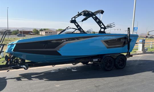 Location complète d'un bateau de wakesurf/wakeboard à Hurricane, dans l'Utah, avec CAPTAIN