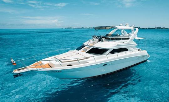 Beautiful 51' Sea Ray Motor Yacht in Cancún