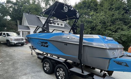 Axis Wakeboat en alquiler en Nebo, Carolina del Norte