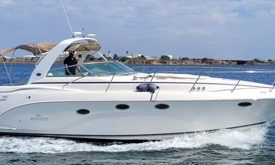 Luxuoso Express Bay Cruiser de 45 pés para sua festa em San Diego, Califórnia