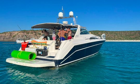 Yate a motor Searay 50 a la playa de Balandra e Isla Espíritu Santo