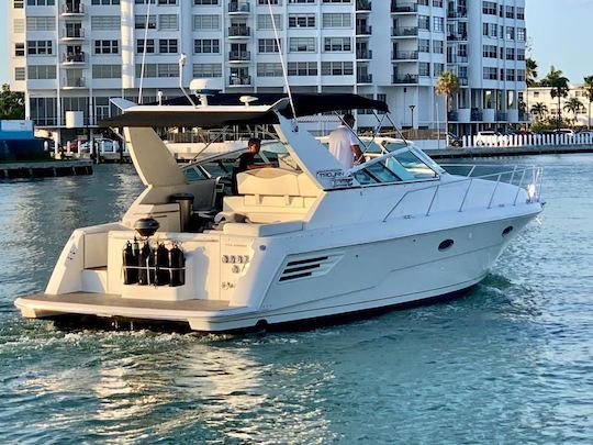 Descubra el lujo en el mar con el Trojan 40' 🚤🌊