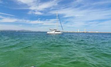 Alojamiento en catamarán en la isla, casa flotante