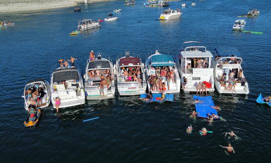 ¡Diversión espaciosa en un yate de fórmula de 36 pies en el lago Travis!