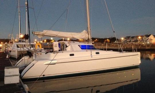 Catamarán de crucero de 35' en la bahía de San Francisco