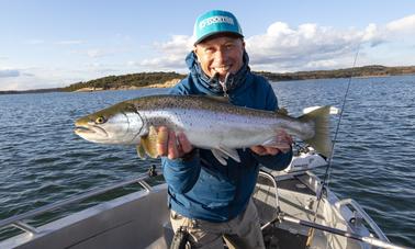 Pesca de truta marinha com Ockelbo B18CC perto de Gotemburgo