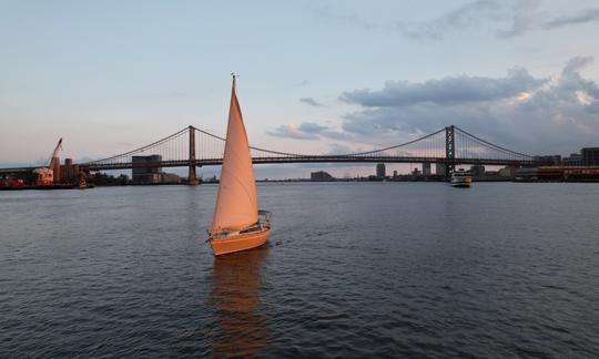 Sunset Sail: paseo marítimo de Filadelfia con el velero O'Day 322