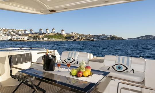 Yacht à moteur spacieux Ferreti 46 disponible à Mykonos